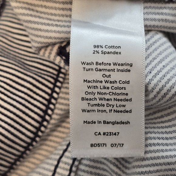 Talbots Women's Sz 8 Ankle Pants, White & Navy Striped, EC - Picture 8 of 8